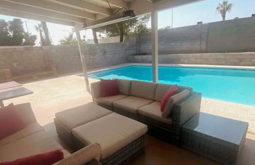 Chinatown Villa | Spacious Villa with Private Pool close to Strip