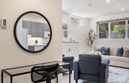 Toronto Apartment | Spacious Walkout Basement Studio w/Parking + Laundry + Wifi - Near Transit