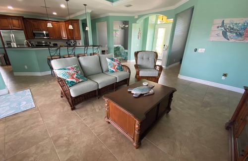 White Marsh House | Spacious Waterfront 4+ bedroom Pool Home in delightful Rotonda West, FL
