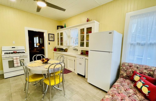 Lafayette Cottage | Spacious, Waterfront Cottage + 2.5 Acres on BAYOU in the HEART of Lafayette!