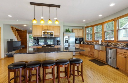 Delavan House | Spacious Waterfront Home on Lake Delavan |Pier |Fire Pit |Deck |Retreat for Family, Friends or Work