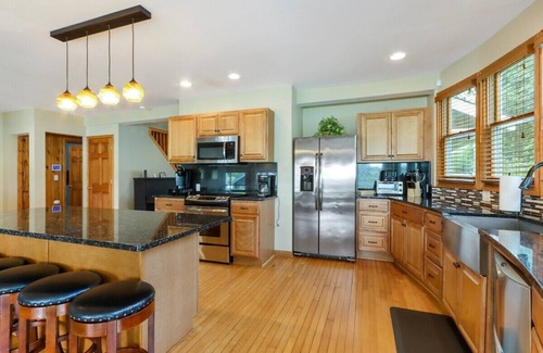Delavan House | Spacious Waterfront Home on Lake Delavan |Pier |Fire Pit |Deck |Retreat for Family, Friends or Work