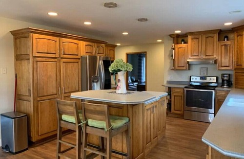 Eureka House | Spacious Waterfront Home With Riverside Bar Area - Enjoy the Fox River Lodge!