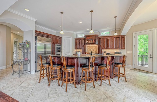 Mineral House | Spacious waterfront house with private hot tub, sauna, pool table