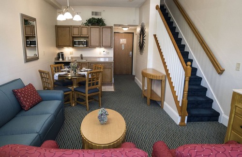 West Yarmouth Resort | Spacious waterfront townhouse at Cove at Yarmouth