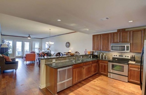 Horseshoe Bay Condo | Spacious Waters Resort 3/2 Condo with Views of Lake LBJn