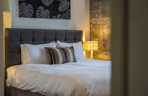 Plymouth Apartment | Spacious waterside harbour retreat