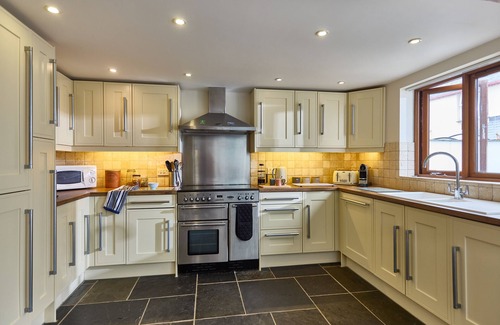 Hartland Cottage | Spacious, well-equipped cottage with parking in Hartland, N Devon - Sleeps 6.