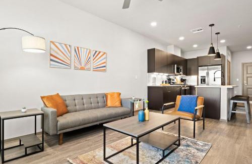 Glendale Sports and Entertainment District Apartment | Spacious Westgate CozySuites by stadium with pool 2