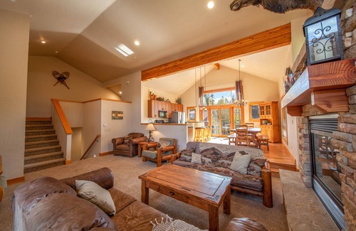 Wildernest House | Spacious Wildernest Retreat w/Hot Tub & Mountain Views
