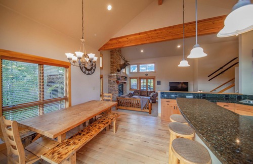 Wildernest House | Spacious Wildernest Retreat w/Hot Tub & Mountain Views