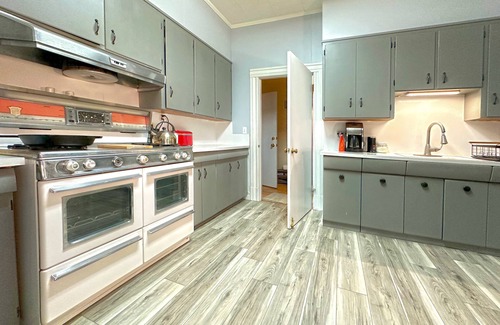 Cloverdale House | Spacious wine country retreat; Sauna, hot tub, gym in charming Cloverdale.
