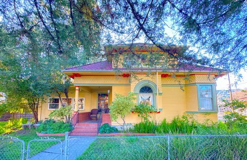 Cloverdale House | Spacious wine country retreat; Sauna, hot tub, gym in charming Cloverdale.