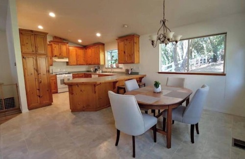 Templeton House | Spacious Wine Country Retreat Prime Location