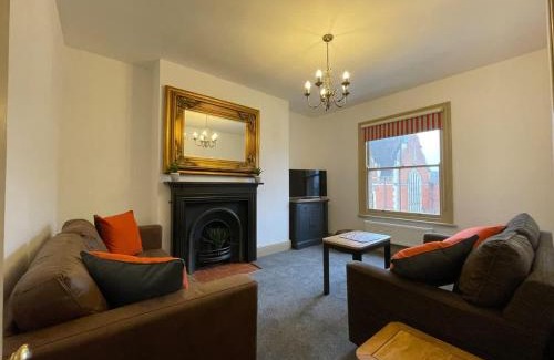 Barbourne Apartment | Spacious Worcester City apartment, Upper Tything, with self check-in