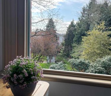 Barbourne Apartment | Spacious Worcester City apartment, Upper Tything, with self check-in