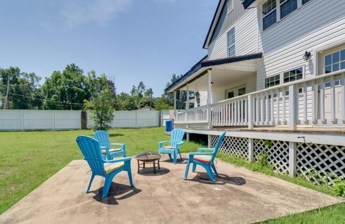 Grove House | Spacious Yard, Games and Fire Pit Grove Home Rental