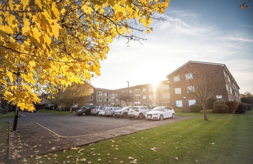 Southgate Apartment | Spacious2Br-Balcony-Parking-25minCentralLondon