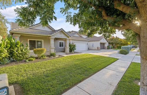Visalia House | SpaciousHome PerfectFor Large Groups Near Sequoia
