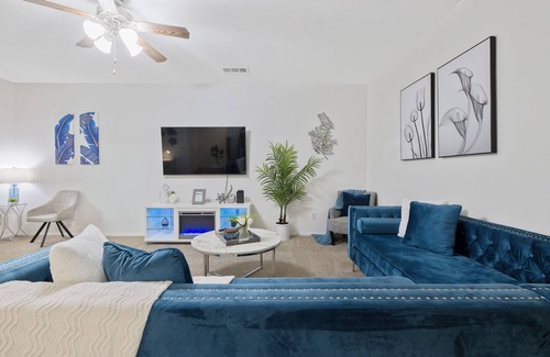 Visalia House | SpaciousHome PerfectFor Large Groups Near Sequoia