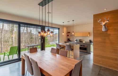 Lac Superieur Village Ski Chalet | Spahaus with hot tub and Steam shower room, resort accessnCITQ 291793