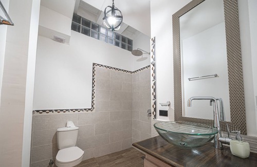 Patio Bonito Apartment | Spain inspired cozy unit. Located in the exclusive Astorga!