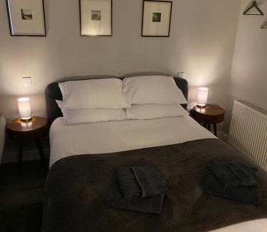 Spalding Apartment | SPALDING - Self Contained Studio Double - An extra single bed can be provided