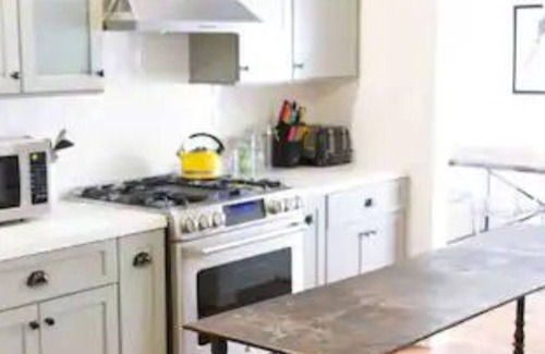 Sunset Junction House | Spanish 2+1 Home in prime Silver Lake