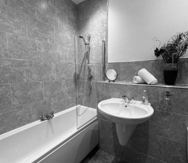 Whitley Bay Apartment | Spanish City View 1, Stylish Sea Front Apartment Free Onsite Parking