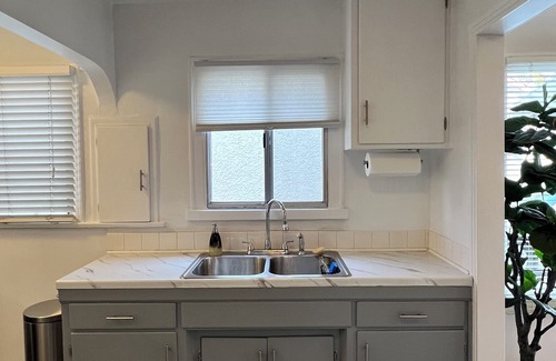 Melrose House | Spanish Melrose Duplex, King Bed, Full Kitchen, Front Porch in a Walkable Area