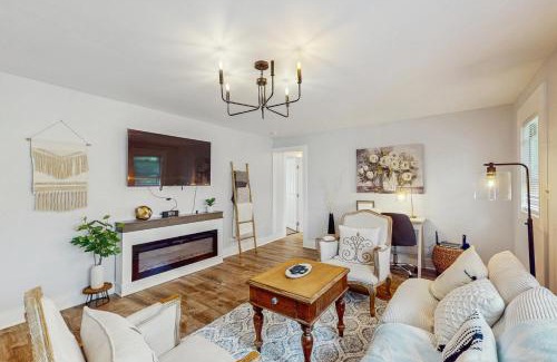 Newland House | Spanish Oak Getaway