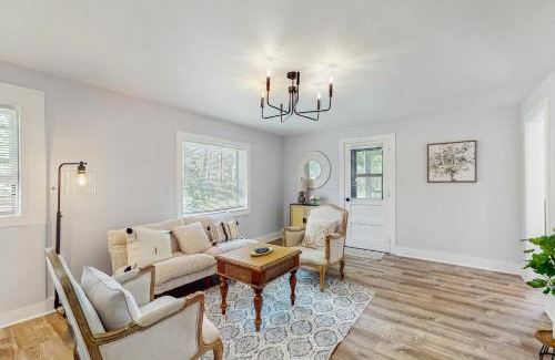 Newland House | Spanish Oak Getaway