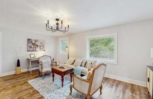 Newland House | Spanish Oak Getaway
