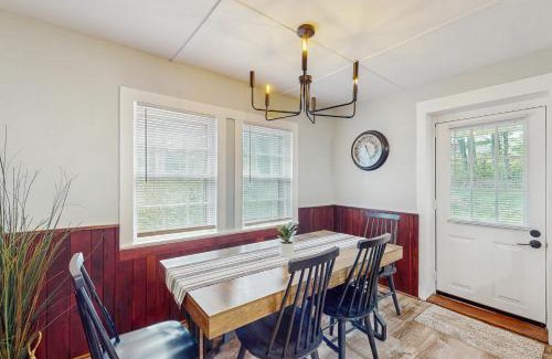 Newland House | Spanish Oak Getaway