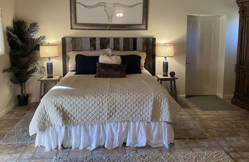 Wickenburg Apartment | Spanish style casita on horse property in the heart of Wickenburg