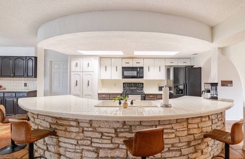 Leon Valley House | Spanish Villa in Leon Valley