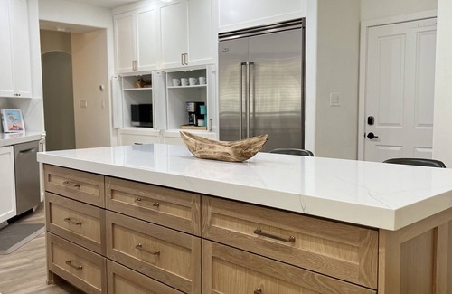 Yuma House | Spanish Villa retreat. Three king size beds + queens. Heated diving pool