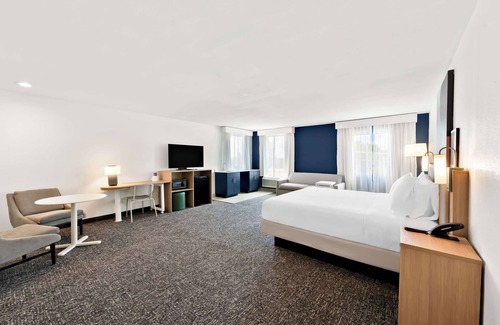 Branson Hotel | Spark by Hilton Branson Meadows