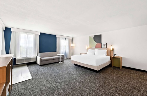 Branson Hotel | Spark by Hilton Branson Meadows