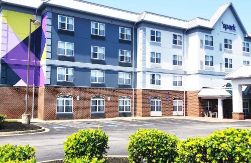 California Hotel | Spark by Hilton California Lexington Park
