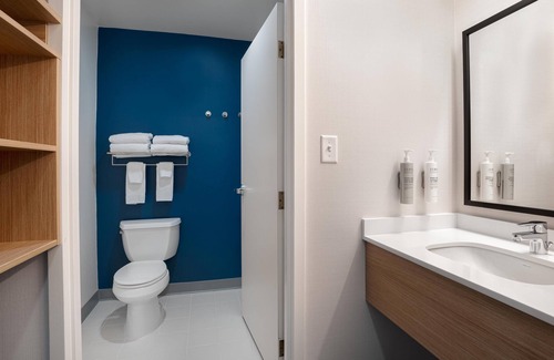 Rohrerstown Hotel | Spark by Hilton Lancaster