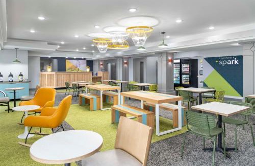 Lansing Hotel | Spark By Hilton Lansing