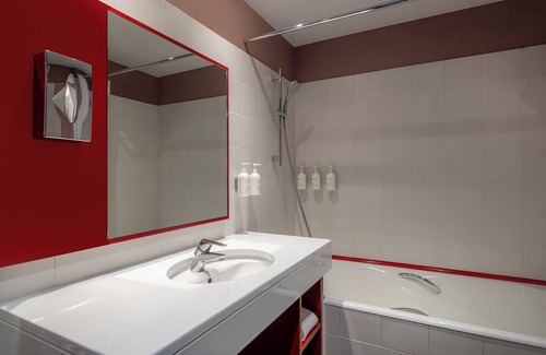 Le Bourg - Gare De Vaise Hotel | Spark by Hilton Lyon Ouest