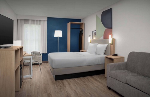 Tampa Hotel | Spark by Hilton Tampa Brandon