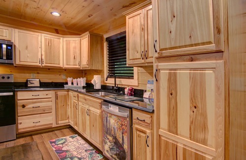 Sevierville Cabin | Sparkling clean handicapped-friendly cabin with theater room in the Smokies!