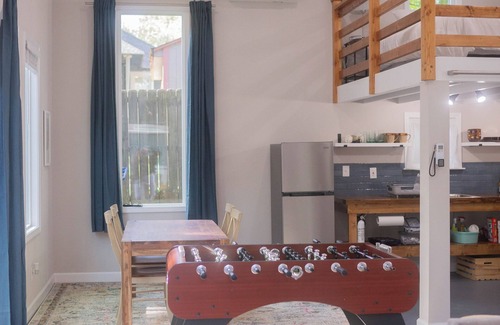 Reynoldstown Cottage | Sparkling Clean Walkable King Bed Couples Retreat!