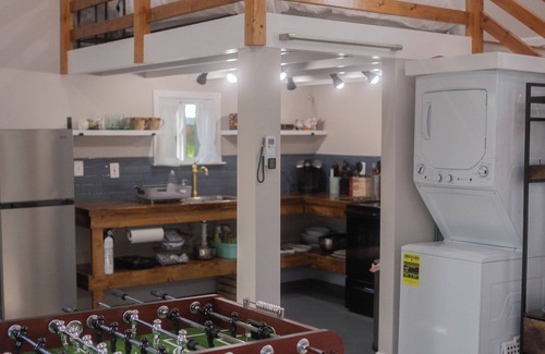 Reynoldstown Cottage | Sparkling Clean Walkable King Bed Couples Retreat!