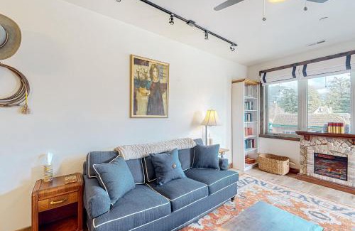 Columbia Falls Apartment | Sparkling Glacier - Suite 202