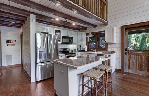 Glenville Cabin | Sparkling Waters Lakefront Retreat | Scenic Lake Glenville & Mountain Views With Hot Tub