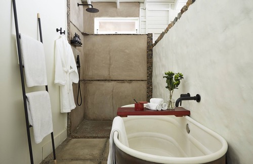 Twin Palms Hotel | Sparrows Lodge